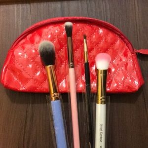 Brand New makeup brush set comes with makeup bag❤️